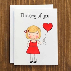 Fille dans la robe rouge Carte & Enveloppe Penser à vous Ami, Petite Fille, Nièce, Cousine, Sœur 4.25 « x5.5 » - Carte vierge Livraison gratuite
