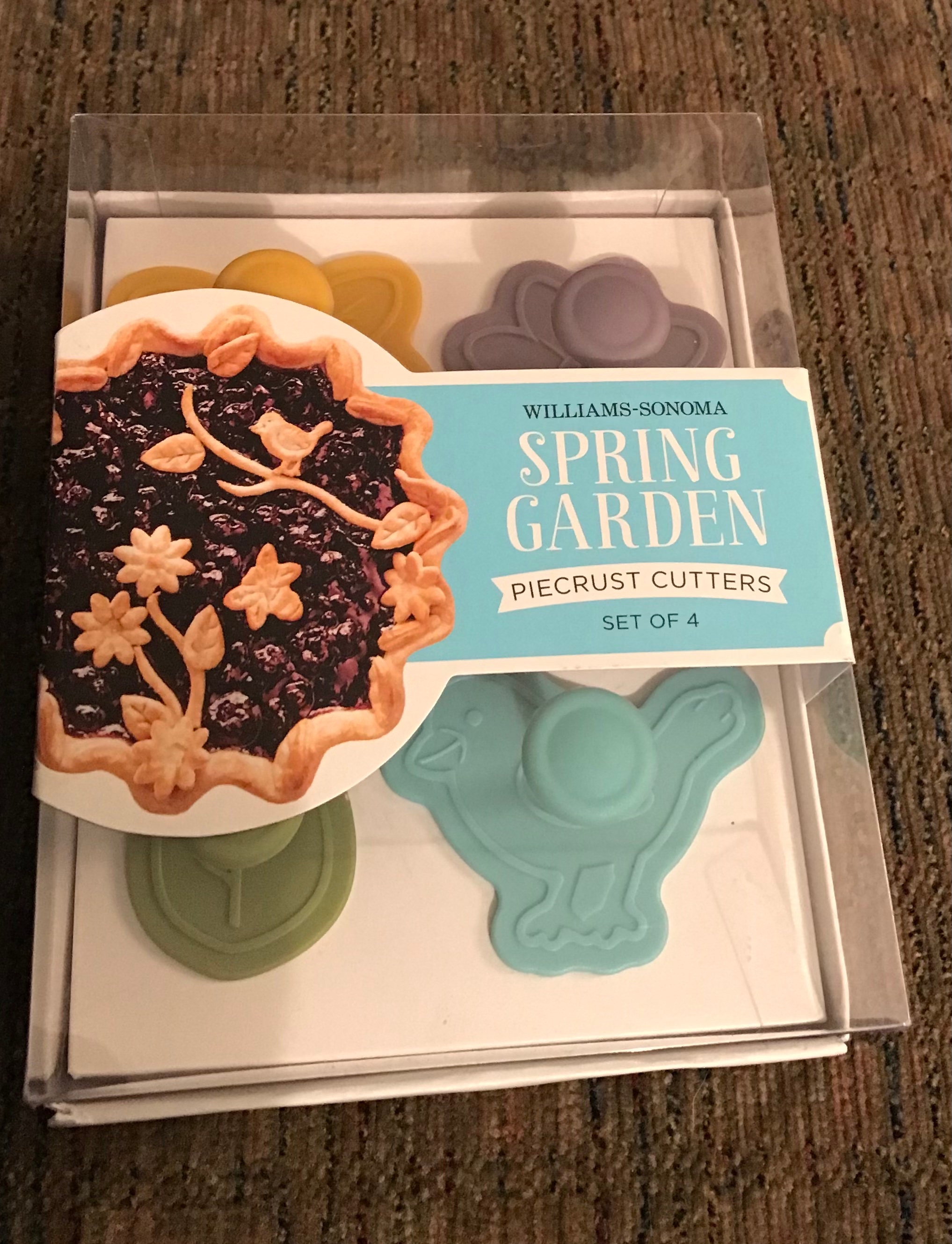 Williams Sonoma Spring Loaded Pie Crust Cutter Stamps Set of 4 for  Decorative Pie Crusts Baking Crafts 