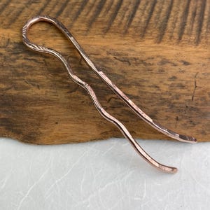 ヘアピン、フレンチツイスト、シンプルな手触りの無垢銅製。ショールピンとしても使えます。