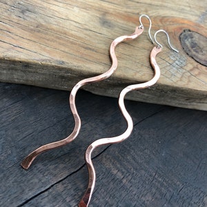 Copper wavy earrings, dangle earrings, copper earrings, hand hammered copper, dangle earrings, long earrings