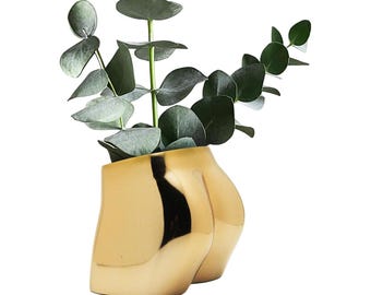 Jarrón con forma de trasero, dorado o plateado: escultura metálica moderna, elemento decorativo para el hogar.