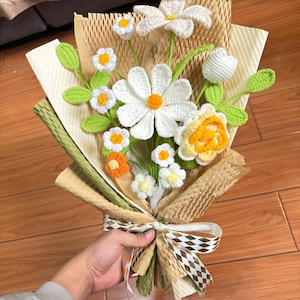 Ramo de flores de crochet, rosa, lirio, eterno, regalo hecho a mano, flor tejida, producto terminado, cumpleaños, mamá, abuela, esposa, regalo para ella