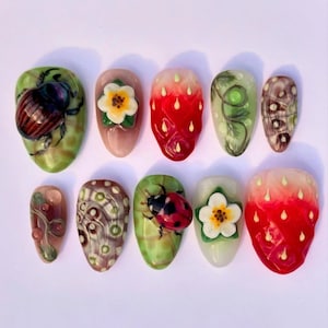 Gorgeous Strawberry & Frangipani Flower Press On Nails, Custom Fruit Lover Nail Set, Summer Nails, 3D Ombre Nail Art, Unique Ladybug Nails.