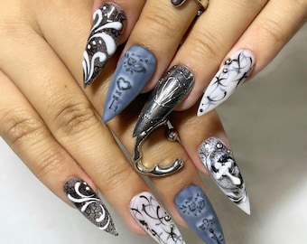 Gotisch zwart en zilver pers op nagels, donkere vintage kruisnagels, set barokke metalen reliëf, handgemaakte unieke nail art, cadeau voor haar
