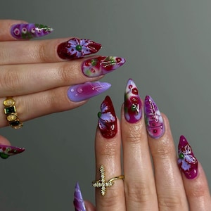 Verträumte lila Blume Presse auf den Nägeln, 3D Ombre Kleber auf Nagel, entzückende 3D Reliefkunst, 3D Gel Fairycore Fake Nai, spezielles Nagelset