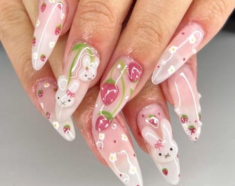 Presse fraise et miffy, jeu d'ongles longs en amande fait main Nais romantiques, ongles printemps-été, ongles mignons pour la Saint-Valentin, cadeau pour elle.