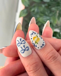 レモン、魚、青い花柄のハンドメイドプレスオンネイル、夏のネイル