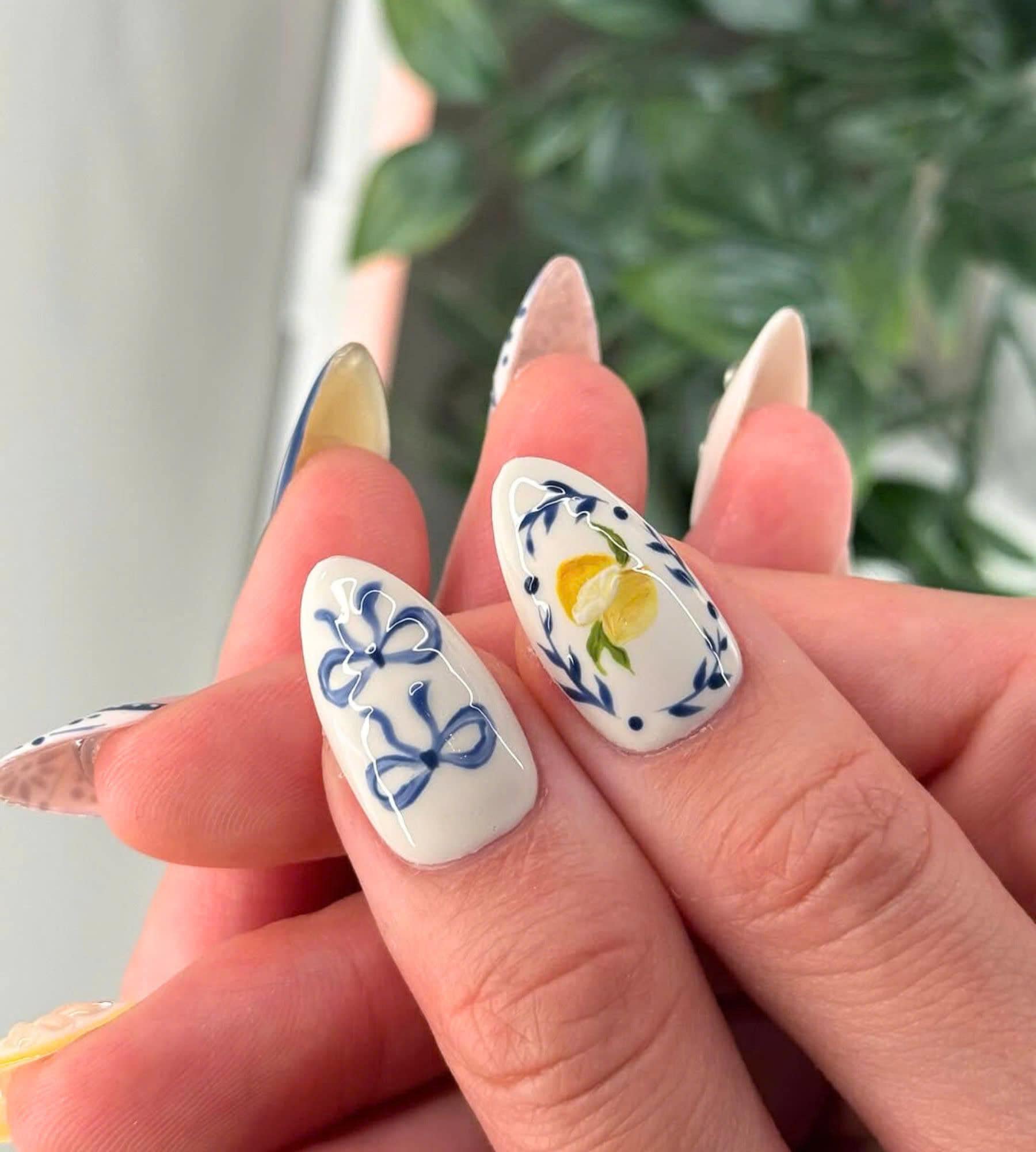 レモン、魚、青い花柄のハンドメイドプレスオンネイル、夏のネイル