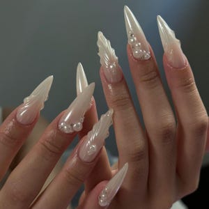 Simple Style With 3D Gel and White Pearl Almond Press On Nails, Floral Hand-painted Gothic Fake Nails for Birthday Party Holiday Spring Nail