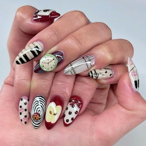 Uñas postizas 3D pintadas a mano, set único de uñas almendradas, uñas festivas, arte musical, vintage y abstracto para un look único.