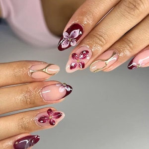 Verträumte lila Blumenpresse auf den Nägeln, entzückende 3D Reliefkunst, 3D Ombre Kleber auf Nagel, Frühlingsnagel, 3D Gel Fairycore Fake Nai, French Tips Nagel