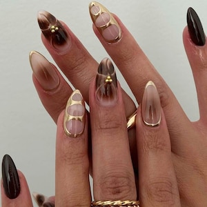 Unhas Postiças Marrons, Unhas Artificiais Amêndoa, Unhas Postiças Florais Delicadas, Unhas Postiças Estilo Anos 2000, Unhas Postiças Acrílicas Artesanais para o Outono, Unhas de Gel