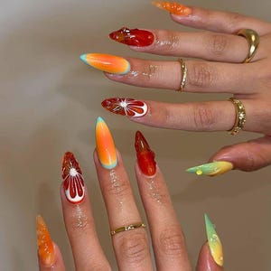 Unhas postiças estilo amêndoa, estilo verão, unhas postiças personalizadas em acrílico, nail art moderna para o verão, conjunto de unhas postiças com estampa de frutas tropicais, designs de unhas.