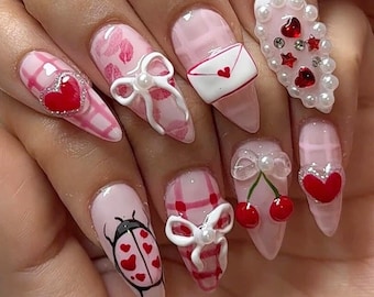 Unikt kärleksbrevlådans nagelset, rosa alla hjärtans dag press-on naglar, drömska hjärtformade press-ons, mandel akryl alla hjärtans dag lösnaglar, romantiskt nagelset.