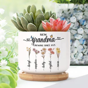 Personalized Grandma's Garden Flower Pot with Birth Month Flowers – Custom Planter Gift for Grandma or Mom for Mother's Day