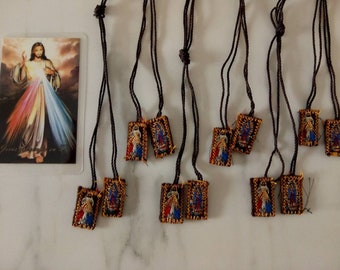 Conjunto de 12 mini Escapularios/Divina Misericordia/Virgen de Guadalupe