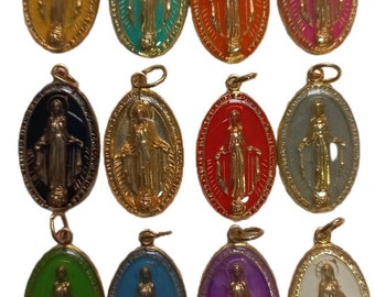 Medalla de María Milagrosa: Dijes católicos chapados en oro