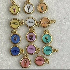 Juego de 7 pequeños colgantes de arcángel, 7 dijes de arcángel, medallas de arcángel, colgantes de dijes de regalo católico, Arcángel Miguel, Arcángel Rafael Gabriel
