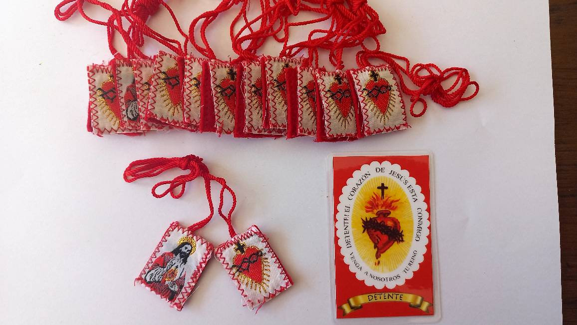 Sacred Heart Detente Scapular - Set of 6 or 12