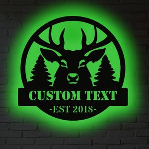 Decorazione murale in metallo con cervo personalizzato e luce LED RGB - Decorazione personalizzata per la fauna selvatica, regalo rustico per baita, decorazione per la stanza dei cacciatori, cartello da parete per amanti della natura