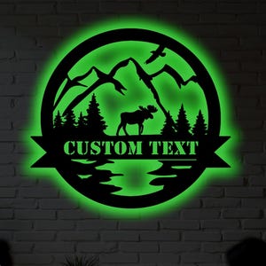 Arte murale in metallo personalizzata con cervo e montagna con luce a LED - Decorazione rustica personalizzata per baita, regalo per cacciatori, cartello da parete con scena naturale per lodge