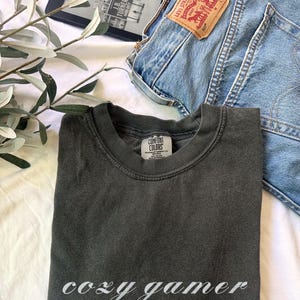 Gemütliches Gamer Shirt Komfort Farben Besticktes Shirt, Gemütliches Gamer Shirt, Gaming Girl Shirt, Gemütliches Gamer Geschenk, Gaming Girl Shirt, Gaming Geschenke