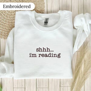 Shh, ich lese besticktes Sweatshirt, Buchliebhaber Sweatshirt, Leser Geschenke Buchliebhaber, Bücherwurm Geschenk für Leser, Buch Pullover