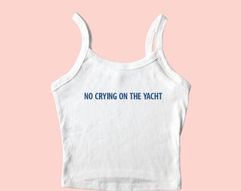 Camiseta bordada con texto "No Crying On The Yacht", divertida, años 2000, barco, verano y yate.