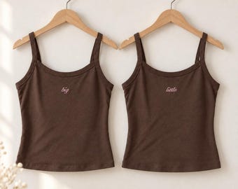 Broderade Big Little Tanks, Anpassat linne för kvinnoföreningar, Linne för universitet, Gåva till budgivningsdagen, Big Little rekryteringslinne