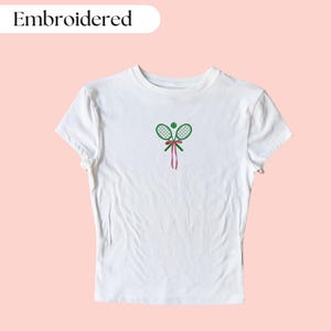 T-shirt tennis bébé brodé, chemise de tennis, chemise de joueur de tennis, cadeau entraîneur de tennis, chemise club de tennis, t-shirt de tennis, cadeau tennis