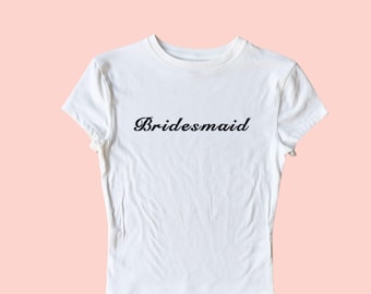 Camiseta de dama de honor bordada para bebé, camisa de dama de honor, top corto de dama de honor, regalo de boda, regalo de novia, regalo de despedida de soltera, camiseta de bebé Y2K