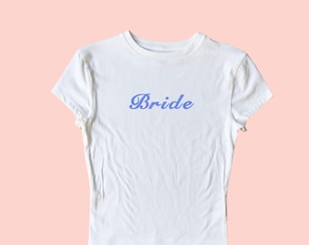 Camiseta bordada para bebé con diseño de novia, top corto para esposa, camiseta de recién casados, regalo de boda, regalo para la novia, regalo para la despedida de soltera, camiseta para bebé estilo Y2K