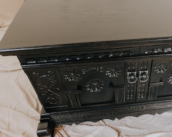 Vintage antique chest, 19th century – Vintage solid oak chest – Rustic wooden chest with storage space – Large wooden chest