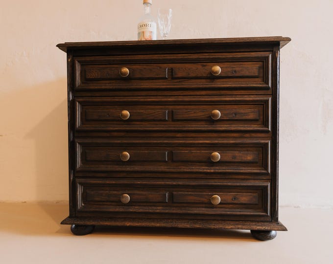 Wooden chest of drawers - Antique chest of drawers - Oak chest of drawers (probably) - Old chest of drawers made of dark wood (reclaimed wood) - Dark wood chest of drawers - Real wood hallway