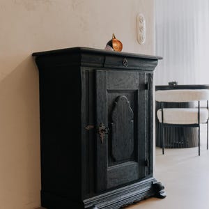 Antique black chest of drawers - Vintage chest of drawers - Wooden chest of drawers - Antique chest of drawers - Solid oak or beech chest of drawers - Old chest of drawers - Designer wooden chest of drawers image 9