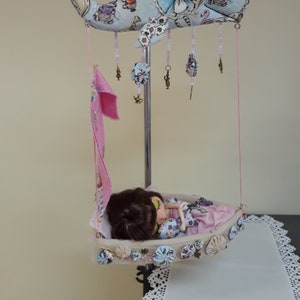 blythe bed / Holala, Xiaomi, Monst doll bed/ doll  diorama / doll bed / display doll  / suspended bed mobile  alice in the wonderland