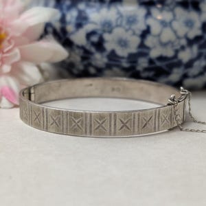 Vintage Modernist Sterling Silver Bangle. Retro 925 Hallmarked 1960s MM