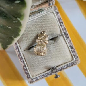 Dainty 9ct Gold Cat Charm, Vintage 3D Kitten Pendant for Necklace, Gold Animal Lover Jewellery, Birthday Gift For Her