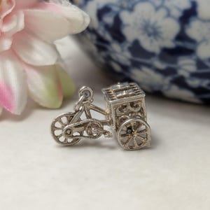 Vintage Silver Ices Bike Charm z lat 70. - Ice Cream Moves Spins