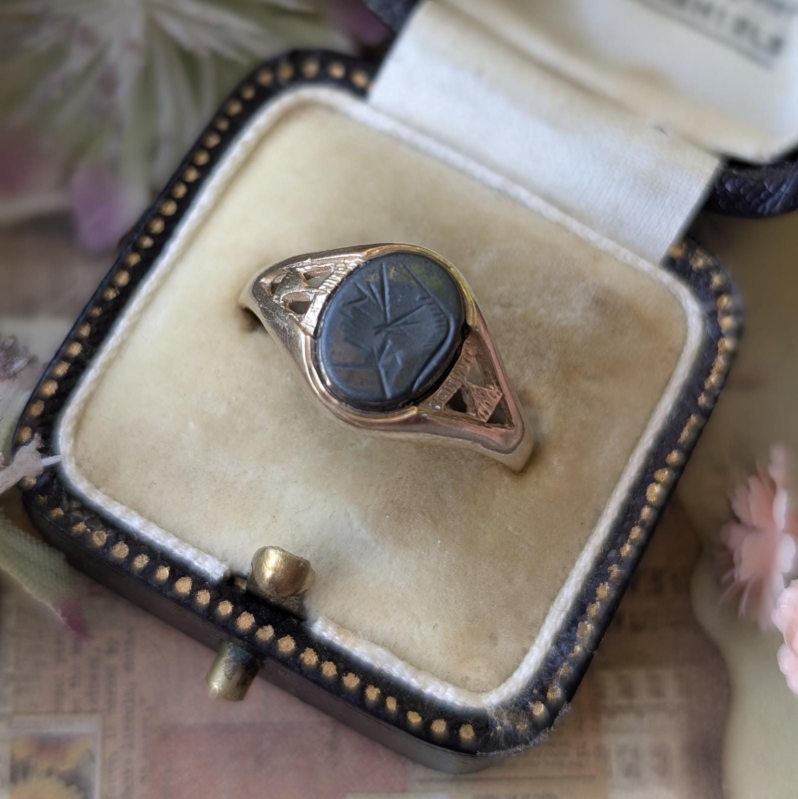 Vintage 9ct Gold Intaglio Hematite Oval Signet Ring Size R