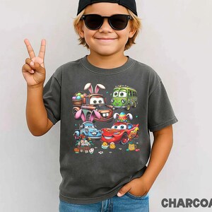 Camiseta com os personagens de Páscoa de Carros: Relâmpago McQueen, Orelhas de Coelho do Mate, Caça aos Ovos de Páscoa da Disney Pixar. imagem 8