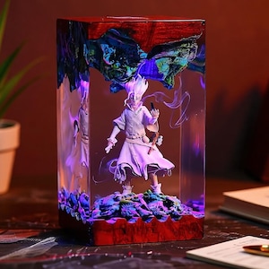 Sen|cu-lampa i harts, Dr. St*ne-inspirerad anime-nattlampa, handgjord diorama-LED-lampa, otaku-rumsdekor, unik present till animefans