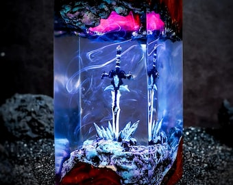 Lámpara de resina con forma de espada de Fros.tmou.ne Art.has, decoración para habitación gamer, luz nocturna para videojuegos, regalo para él, regalo de Navidad para gamer, coleccionable de Halloween