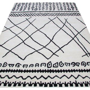 Beige Carpet 100% Wool 160 x 230 cm Black Dark Blue Hand Tufted T824