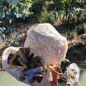 CRISTELO is een unieke bohemian upcycled bucket hat, beschikbaar in één maat.