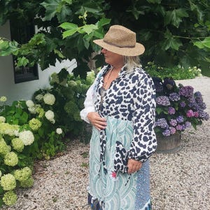 GELDERMALSEN — Handgefertigtes Duster-Kleid Übergröße, Boho Kimono, Leoparden-Print und Minz-Patchwork, XXL bis 3XL