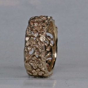 Flower Band in 14k Gold Size 4.5