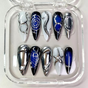 Chrome Galaxy Press On Nails: Langes Stiletto mit silbernen Wirbeln und Sterndetails