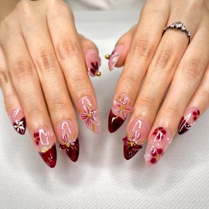 Blooming Elegance&quot; Press-On Nails Collection – Floral and Golden Accent Design – Reusable Nail Set |NL02