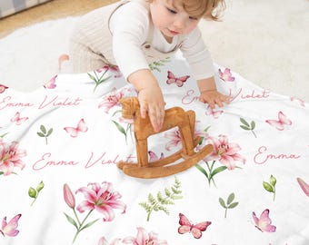 Personalisierte Lilien Blumen Minky Decke, individuelle Name Decke, Neugeborenen Kinderzimmer Dekor, rosa Blumenmuster, Krankenhaus für Zuhause, Geschenk für Baby
